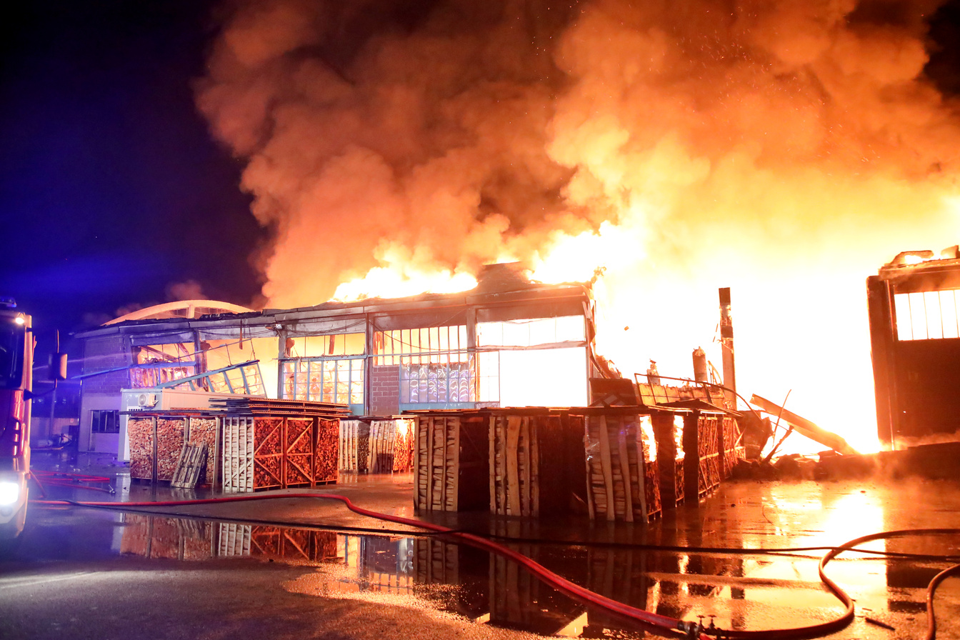 Severe fire in a timber factory